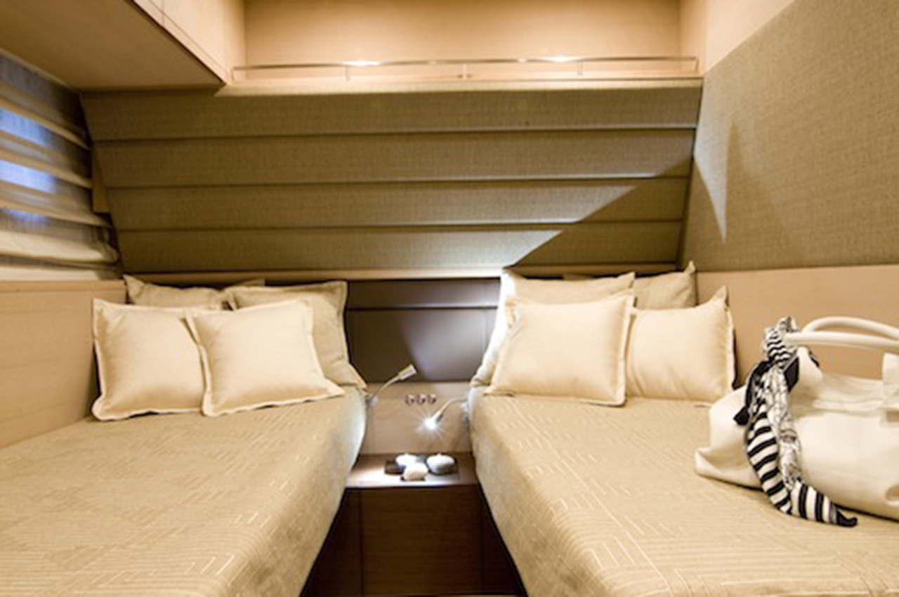 Aicon 82 Open - Twin Cabin