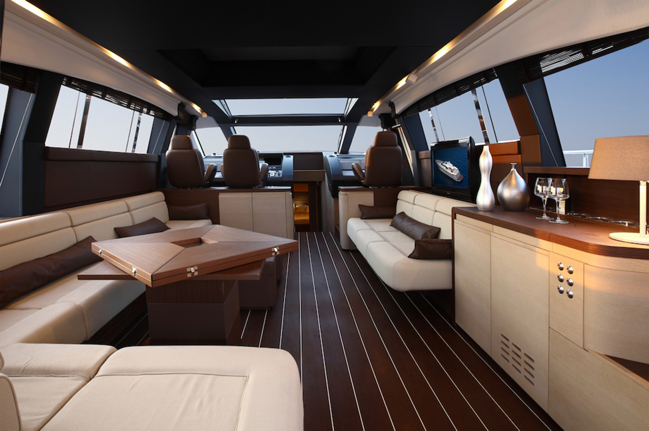 Aicon 82 Open Yacht Salon