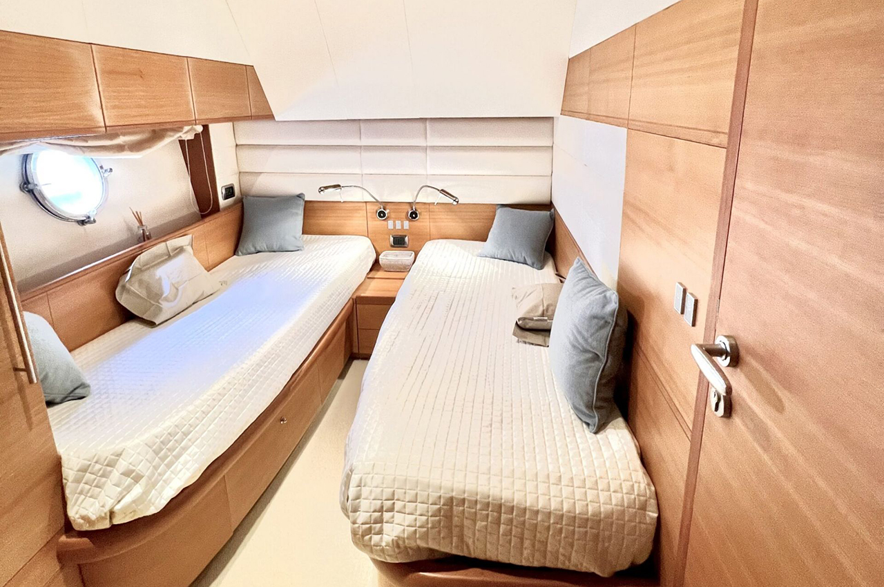 motor-yacht-aicon-64-miss-carolina-charter-19-2